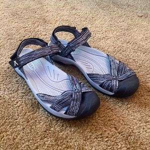 Keen sandals women’s 9.5